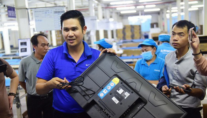 Ông Phạm Văn Tam - Chủ tịch Tập đoàn Điện tử Asanzo cũng lên tiếng thừa nhận, 70% linh kiện tivi của Asanzo được nhập từ Trung Quốc và việc này không có gì là mới. Ảnh: Vneconomy.