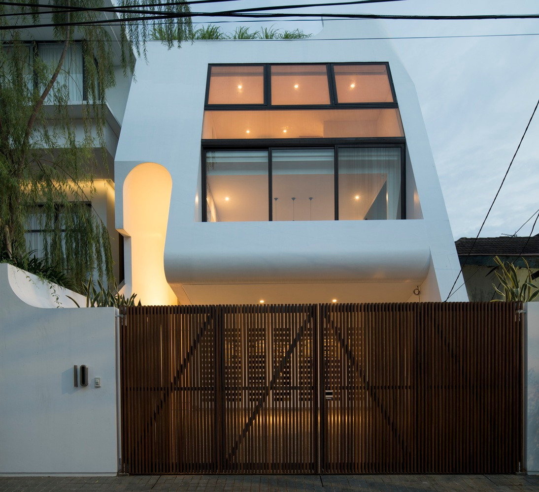 Nhà ống đơn giản tới..."thường thường" nhưng vẫn sở hữu khoảng vườn xanh đắt giá Nha ong don gian toi...