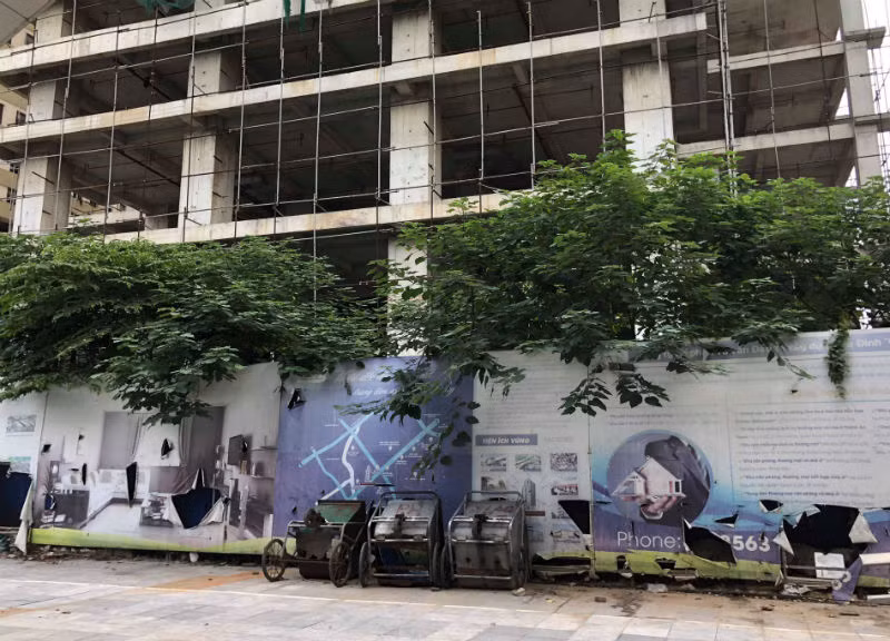 Dang long dat vang giua long Ha Noi: Thap can ho 5 sao bo hoang ca thap ky-Hinh-2