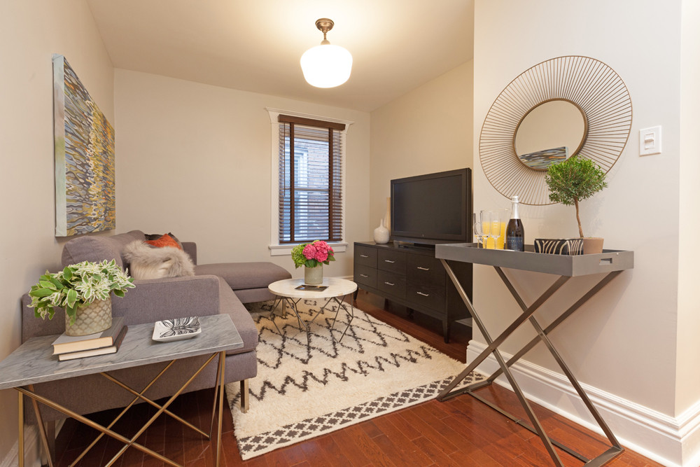 Bạn hoàn toàn có thể biến nó thành nơi ấm cúng để đọc sách hoặc một nơi tuyệt vời để thưởng thức cà phê buổi sáng. Nguồn ảnh: Hgtv.