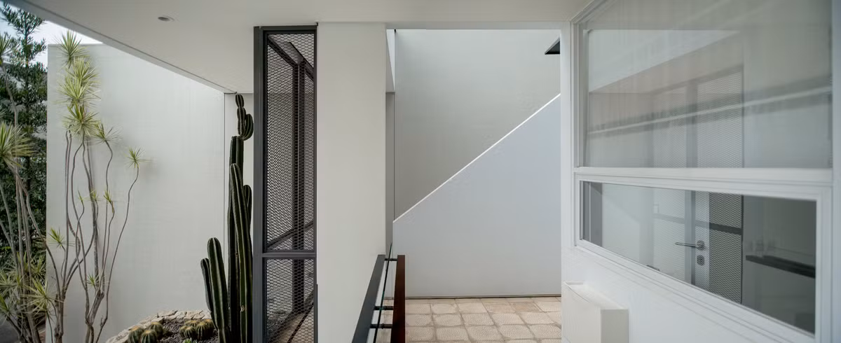 Khối nhà thứ hai và ba là không gian dành cho phòng sinh hoạt của gia đình.