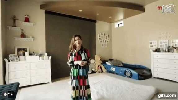 Căn phòng hiện tại của bé Thiên Từ được thiết kế đơn giản và an toàn cho bé.