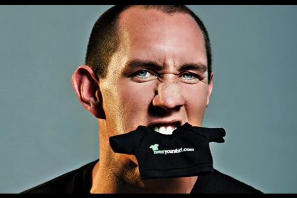 Quảng cáo đầu tiên của Jason có giá chỉ 1 USD, nhưng sau đó giá đã tăng lên không ngừng. Nhờ đó, Jason kiếm được 1 triệu USD và trở nên nổi tiếng.