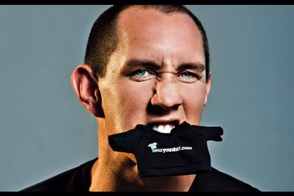 Quảng cáo đầu tiên của Jason có giá chỉ 1 USD, nhưng sau đó giá đã tăng lên không ngừng. Nhờ đó, Jason kiếm được 1 triệu USD và trở nên nổi tiếng.