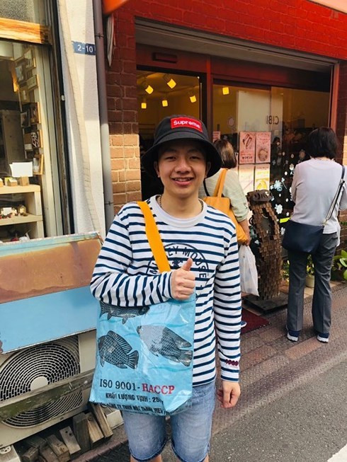 Sản phẩm túi xách "cám con cò" thu hút nhiều bạn trẻ ở đất nước mặt trời mọc. Ảnh: Vietnamnet.