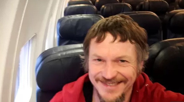 Theo đó, ông Skirmantas Strimaitis đặt vé 1 chiều từ Vilnius - Lithuania đến Bergamo – Ý vào ngày 16/3. Máy bay có sức chứa 189 người, nhưng chỉ có một mình ông Skirmantas Strimaitis cùng với 2 phi công và 5 thành viên phi hành đoàn. Ảnh: IOL.