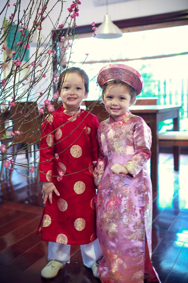 Theo tiết lộ, nữ ca sĩ chi hơn 100 triệu đồng để đóng học phí cho 2 con mỗi tháng.