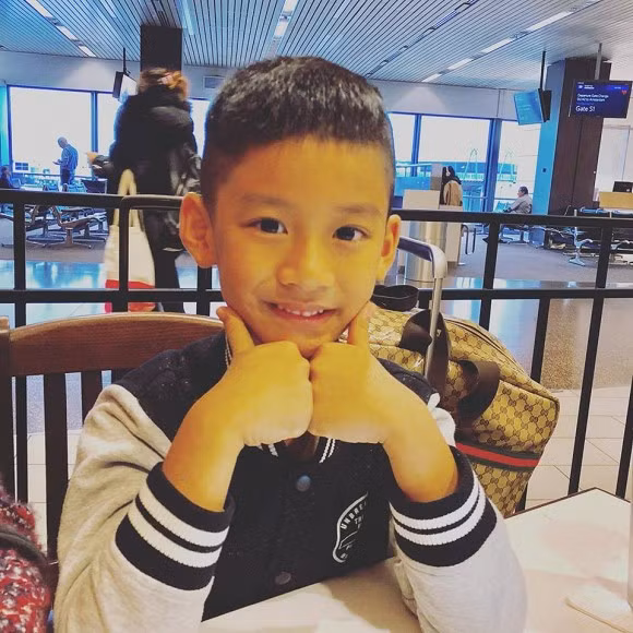 Sở hữu khối tài sản khó ai sánh bằng, các sao Việt đặc biệt chú trọng đầu tư vào việc học hành cho con cái. Trong đó, con trai của "nữ hoàng phòng trà" Lệ Quyên - bé Lê Kỳ Anh được bố mẹ cho theo học tại một ngôi trường quốc tế danh tiếng nhất nhì Sài Gòn.