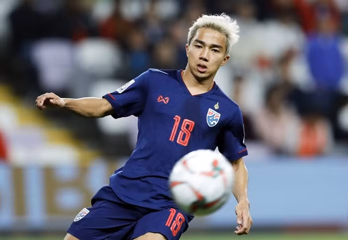 Mới đây, trang Transfermarkt đã đưa ra hàng loạt định giá cho các cầu thủ đội tuyển Thái Lan. Đáng chú ý nhất là tiền vệ Chanathip Songkrasin đang chơi cho CLB Hokkaido Consadole (Nhật Bản).