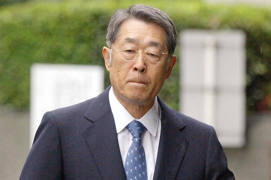 Tỷ phú Nhật Bản Yoshiaki Tsutsumi là người giàu nhất thập niên 1980. Ông đứng đầu danh sách tài sản toàn cầu của Forbes ba năm liên tiếp. Vào thời kỳ đỉnh cao của bong bóng bất động sản Nhật Bản (năm 1987), ông Tsutsumi sở hữu 20 tỷ USD (tương đương 44 tỷ USD hiện nay).