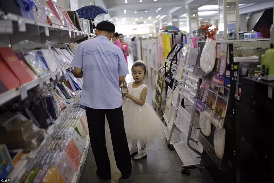 Khu vực văn phòng phẩm.