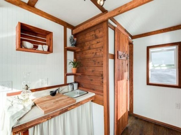 Thiết kế nhỏ gọn, mộc mạc và tối giản.