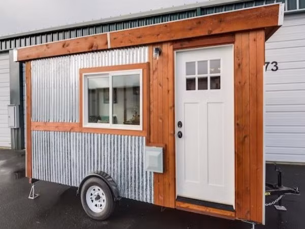 Được đặt lên những bánh xe, căn nhà có thể di chuyển đến bất cứ đâu tùy theo nhu cầu của người sử dụng.