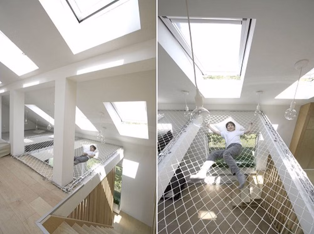 Không chỉ thoáng, đẹp, tiện dụng, lưới thông tầng chính là giải pháp giúp ánh sáng tự nhiên tràn ngập căn nhà. Ảnh: Archdaily.