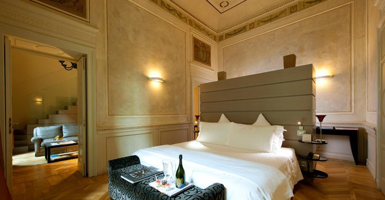 Town House Galleria chỉ đáp ứng được 20 phòng suite nhưng phòng đắt có giá 27.000 USD/đêm (khoảng hơn 600 triệu đồng).