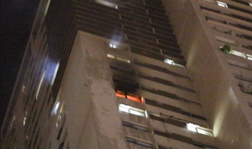 Chay lon o The Pride To Huu, nguoi dan hoang so bo chay trong dem