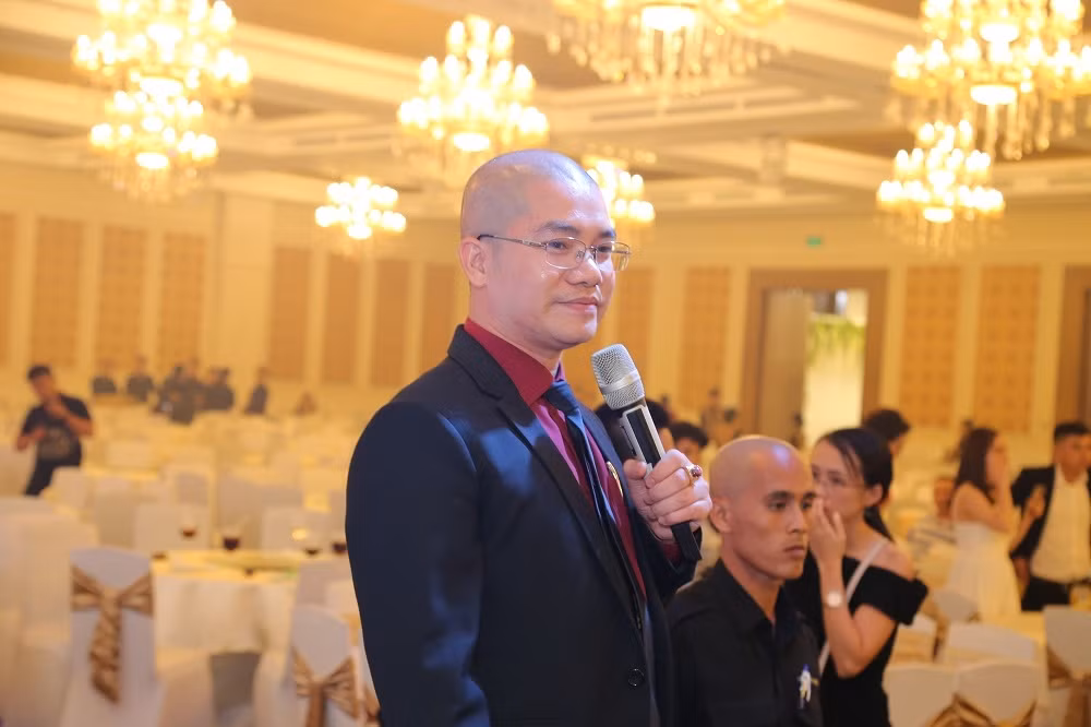 Ly do loat nguoi than CEO Dia oc Alibaba Nguyen Thai Luyen “dinh cham”?-Hinh-2