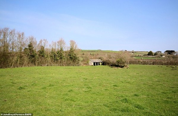 Chuồng bò cũ này có thể cải tạo và biến thành nhà ở gồm 2 phòng ngủ.