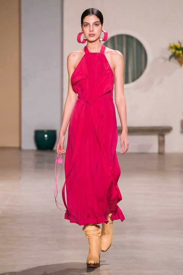 Những chiếc túi xách tý hon với đủ loại màu sắc thu hút sự quan tâm của đông đảo các tín đồ thời trang.