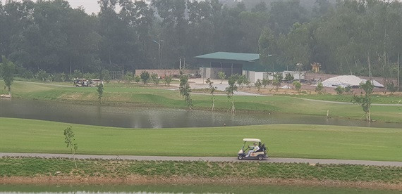 Ngoai golf Kim Bang bi phat, loat san golf nay “chang kem canh” ve sai pham