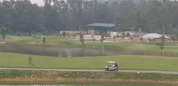 Ngoai golf Kim Bang bi phat, loat san golf nay “chang kem canh” ve sai pham