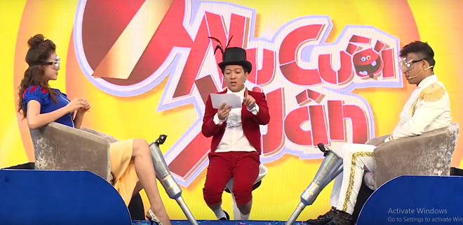 Cũng trong chương trình này, phần chơi của Mâu Thủy và Trương Thế Vinh cũng khiến khán giả bật cười vì sự ngô nghê khi điền “đôi mày xa xăm” vào chỗ trống trong 2 câu thơ: “Những người đôi mắt lá răm, đôi mày… đáng trăm quan tiền”. Trong khi đó, đáp án đúng lẽ ra phải là “lá liễu”.