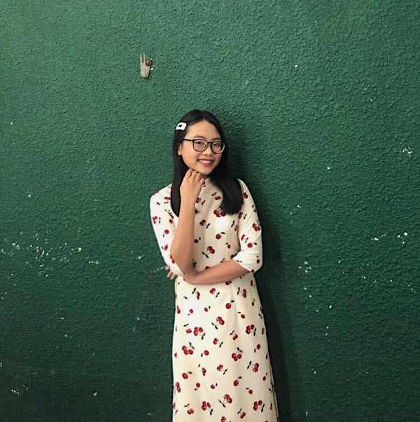 Những chiếc áo dài với họa tiết dễ thương được Phương Mỹ Chi ưu tiên lựa chọn.