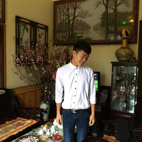 Phòng khách với nội thất đầy đủ, mang vẻ cổ điển. Ảnh: Khám phá.