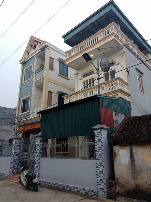 Ngôi nhà của gia đình Quang Hải ở Đông Anh, Hà Nội mới được xây dựng lại khang trang với màu sơn còn mới. Ảnh: Người lao động.