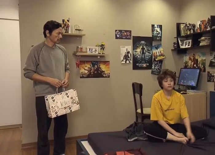 Góc phòng của Dương cá tính với nhiều tranh ảnh về game. Ảnh: Saostar.