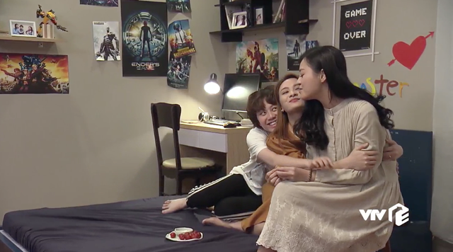 Nhiều cư dân mạng cho rằng, với diện tích lên tới 230m2, lại nằm ngay mặt ngõ rộng thoáng, đặc biệt là ở quận Ba Đình, ngôi nhà của bố con ông Sơn trong bộ phim Về nhà đi con chắc chắc giá hàng chục tỷ đồng. Ảnh: VTV.