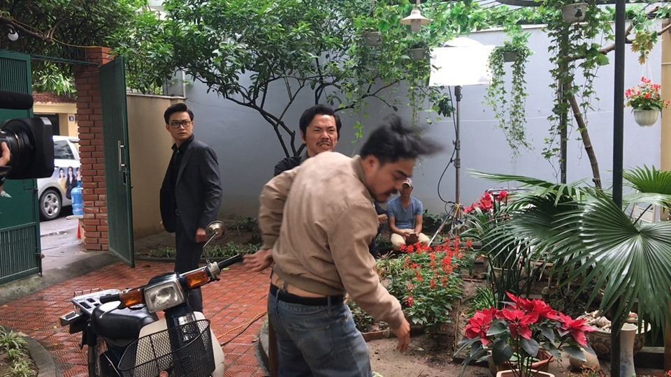 Mang đậm nét kiến trúc của thập niên 90, căn nhà của ông Sơn trong phim Về nhà đi con có sân vườn rộng rãi, trồng nhiều cây xanh. Ảnh: Vietnamnet.