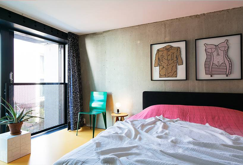 Phòng ngủ chính thoáng đãng và sáng sủa.