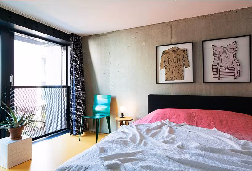 Phòng ngủ chính thoáng đãng và sáng sủa.