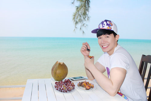 Năm 2012, ca sĩ Nathan Lee cùng mẹ xây dựng khu resort triệu đô tại đảo Ngọc, Phú Quốc.