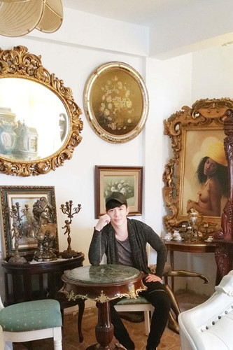 Dịp Tết Mậu Tuất 2018, Nathan Lee hé lộ những hình ảnh về ngôi nhà dát vàng của gia đình tại Hà Nội khiến người hâm mộ trầm trồ không ngớt.