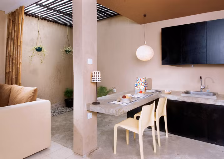 Nội thất bên trong được lựa chọn tỉ mỉ để phù hợp với không gian chật hẹp bên trong.