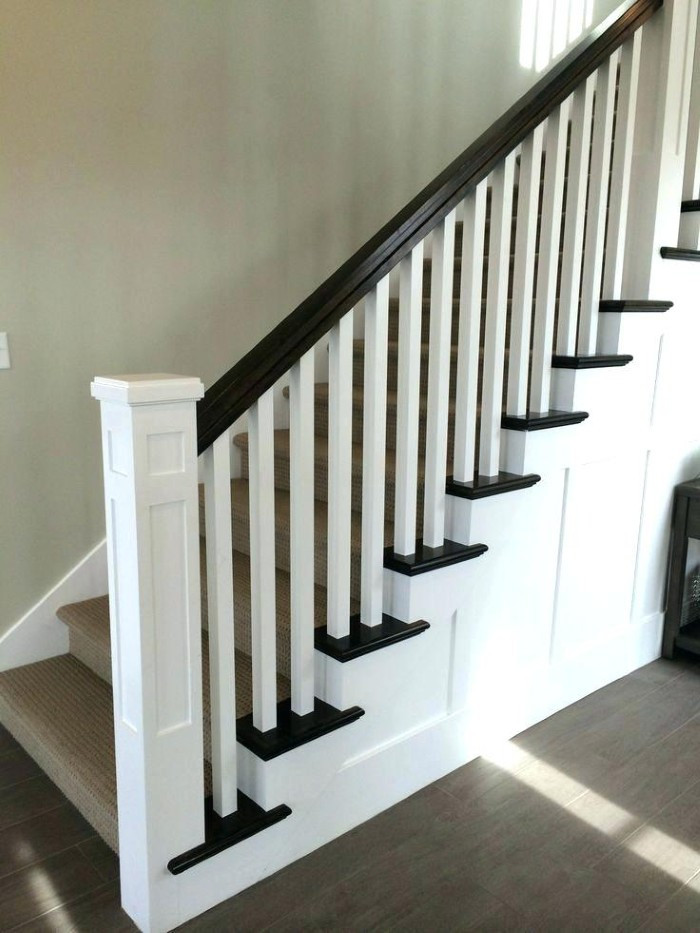 Sự tương phản giữa hai sắc đen trắng tạo nét thú vị cho căn nhà. Ảnh: Thietkenoithat.