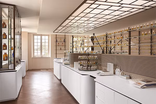 Những lọ nước hoa Dior được tung ra thị trường vào năm 1947.