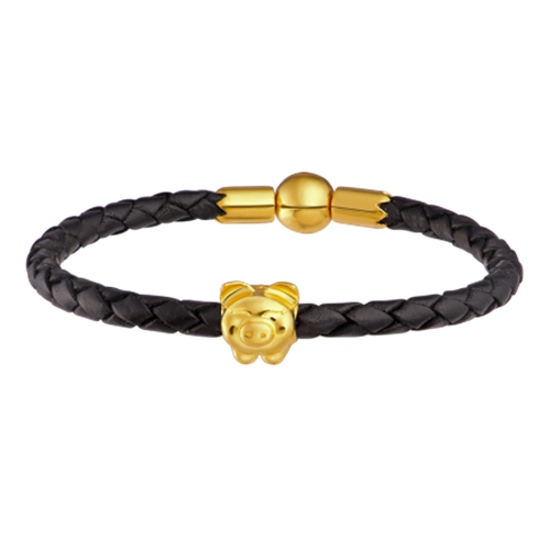 Vòng tay hình con heo vàng may mắn được nhiều khách hàng quan tâm trong ngày Vía Thần Tài 2019. Ảnh: PNJ.