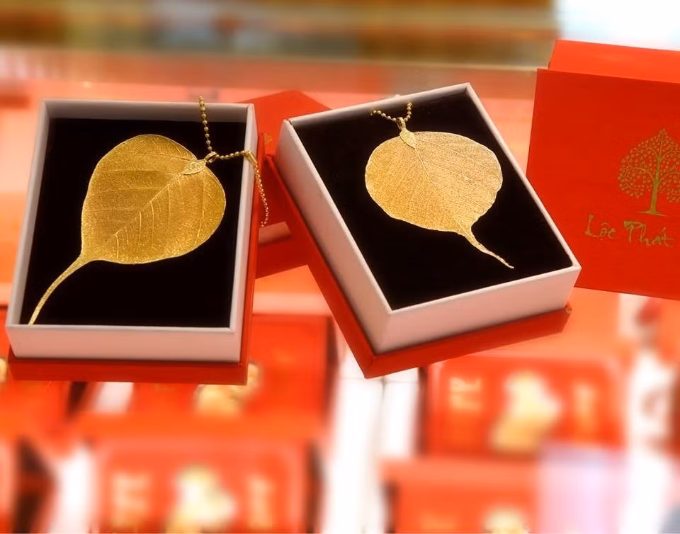Dây chuyền vàng 24K lá bồ đề cũng thu hút sự chú ý của nhiều khách hàng. Ảnh: Doji.