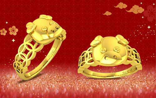 Năm nay ngày Thần Tài trùng với ngày Valentine nên nhiều sản phẩm trang sức vàng được thiết kế hướng đến khách hàng là cặp tình nhân trẻ. Ảnh: Lao động.