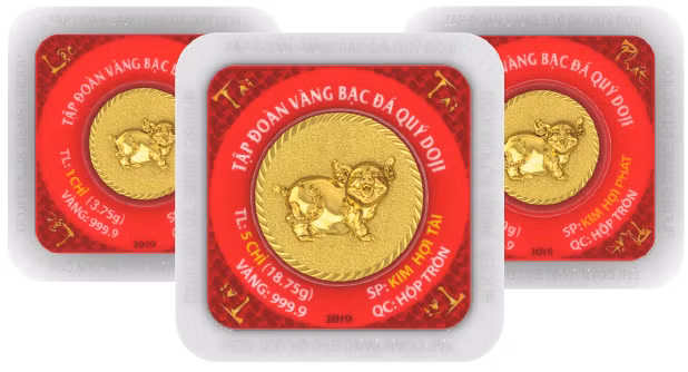 Trong đó, tiền xu vàng hình heo vàng theo con giáp năm Kỷ Hợi kết hợp với những thiết kế quà tặng đủ loại kích thước được ưa chuộng nhất. Ảnh: Doji.