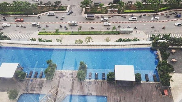 Ngoài ra, căn hộ của Đàm Thu Trang có view nhìn xuống bể bơi ngoài trời rất thích mắt. Ảnh: We25.