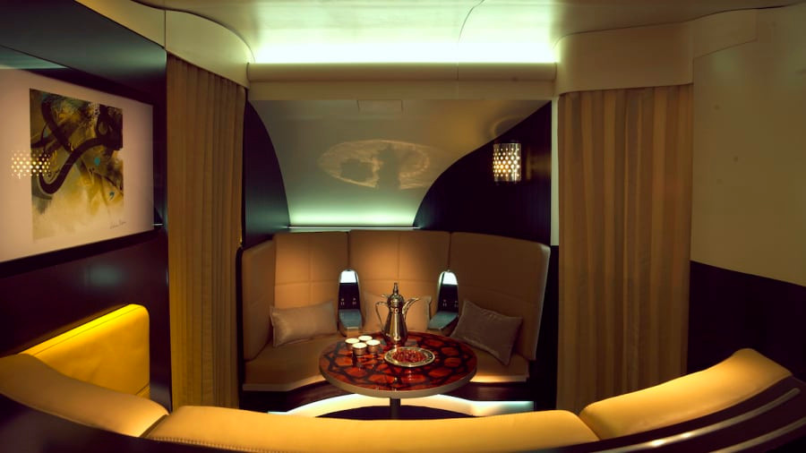 Thực đơn hàng chục món được chuẩn bị sẵn để khách lựa chọn.