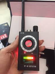 Chỉ cần mở máy lên và quét khắp phòng để phát hiện camera quay trộm. Khi phát hiện ra camera, thiết bị sẽ phát ra tiếng bíp bíp báo hiệu.