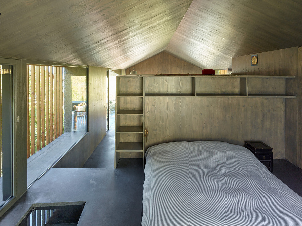 Phòng ngủ chính cao hơn một chút, ở phía đông.