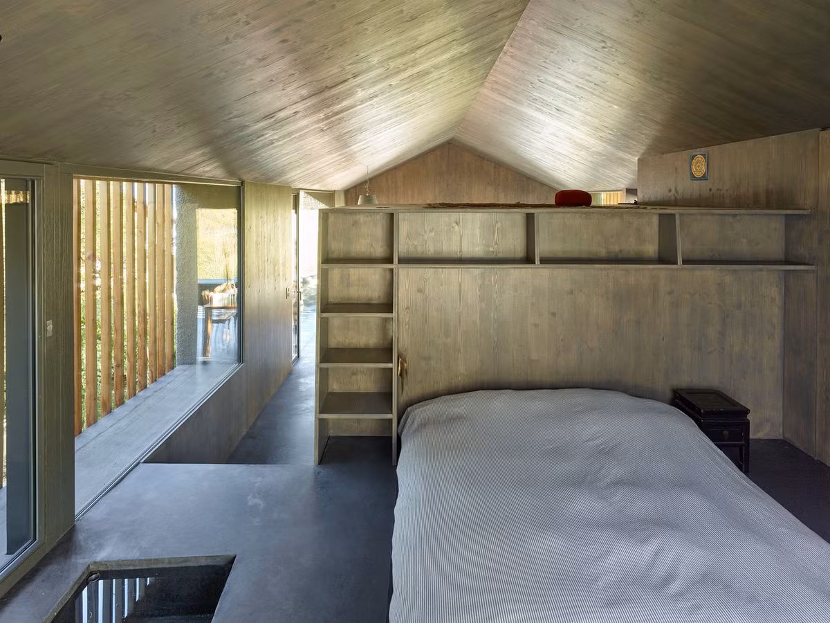 Phòng ngủ chính cao hơn một chút, ở phía đông.