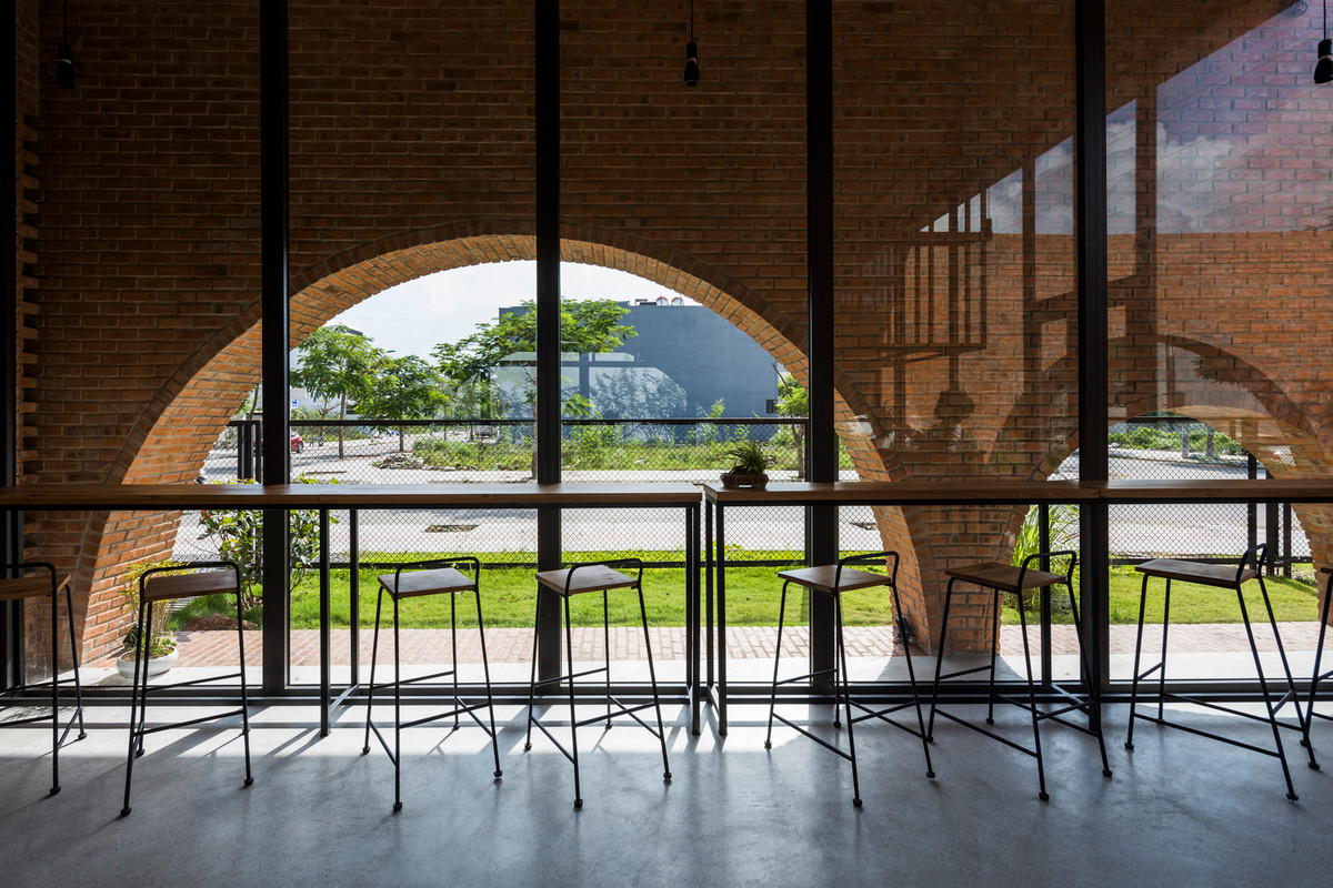 Nhà gạch nung với kiến trúc đặc biệt ghi dấu ấn trên tạp chí Archdaily. Nguồn ảnh: Archdaily.