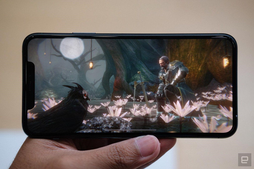 Tính năng được Apple tập trung nhất là camera. Hai phiên bản Pro Series được Apple trang bị thêm ống kính góc siêu rộng, độ phân giải 12 MP. Bên cạnh đó là hai ống kính gồm tele và góc rộng.